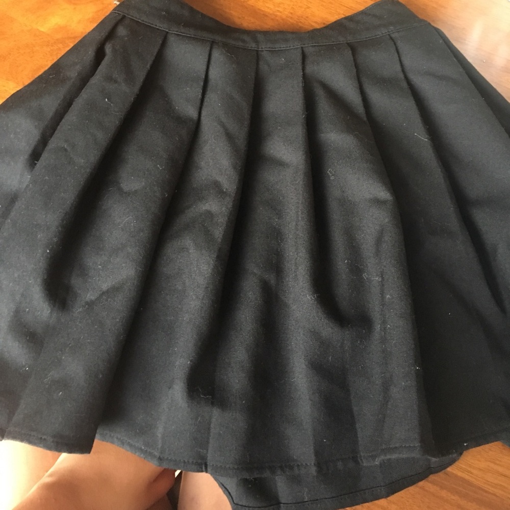 H&M Black platted skirt