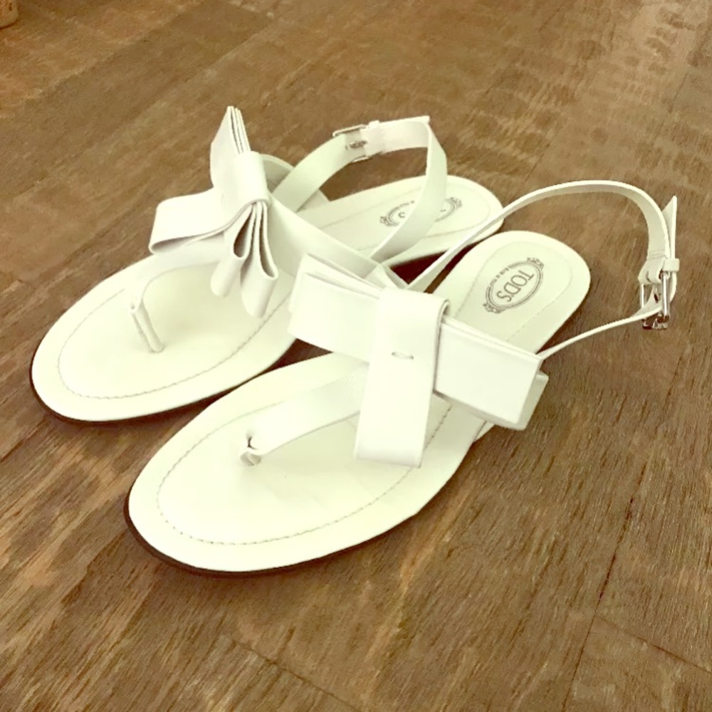 EUC Tod's Italy 39 9 white leather bow sandals