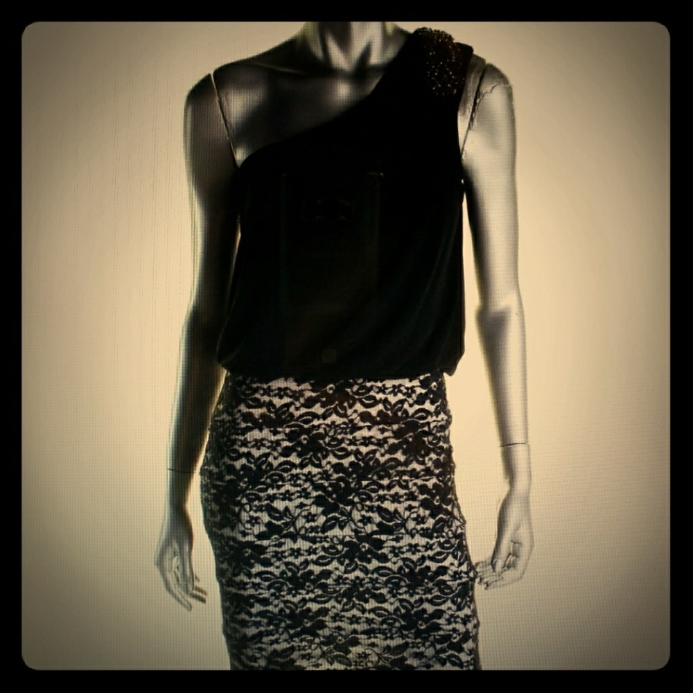 NWOT Embelished black lace blouson dress