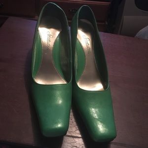 Statutes Green Heels