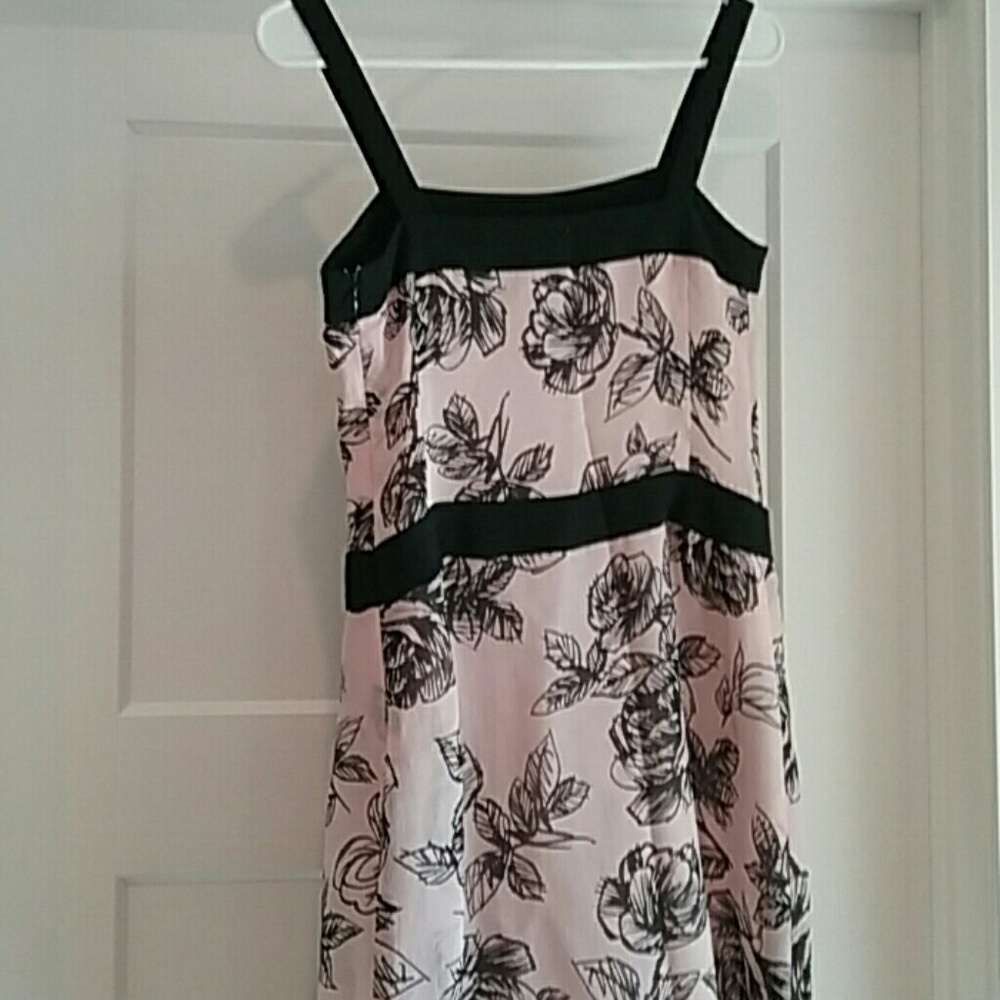 Pink dress. - Picture 2 of 3