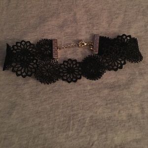 Black flower chocker