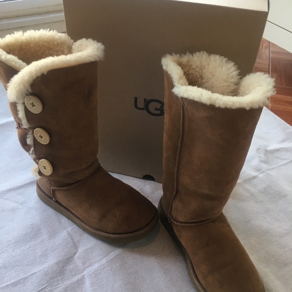 UGGs women's tall 3 button - Picture 4 of 4
