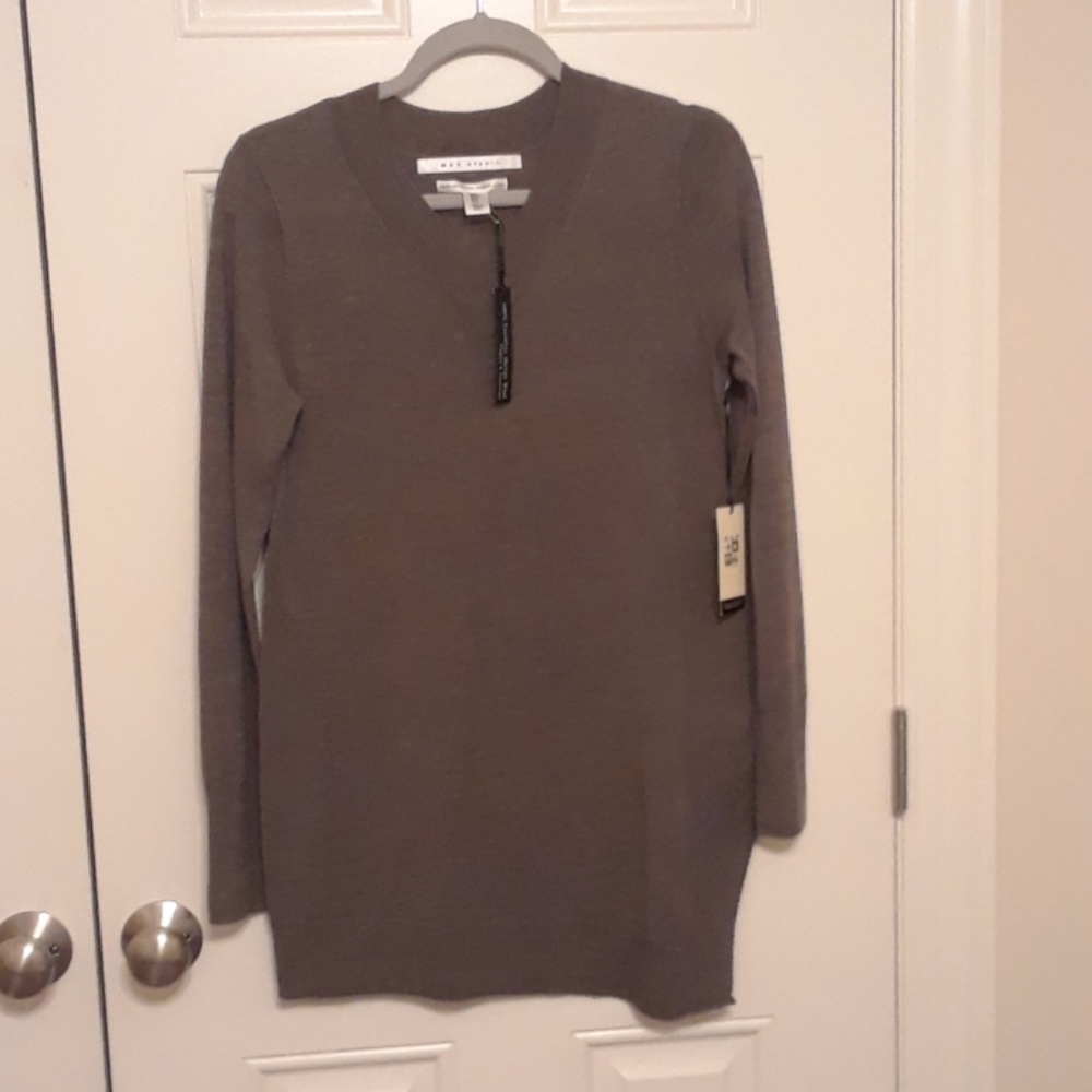 Taupe 100% Extrafine Merino Wool V-Neck Sweater