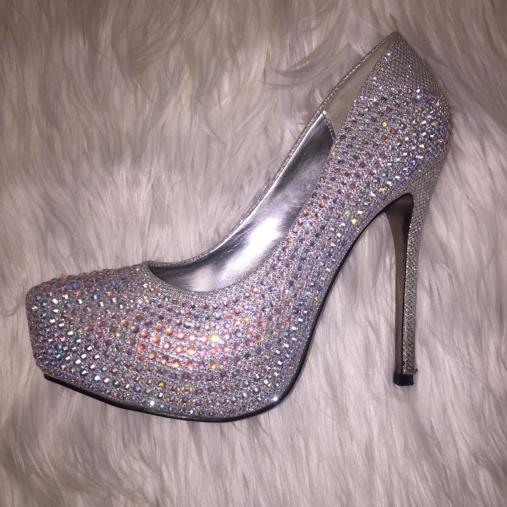 Rhinestoned pumps💍💎