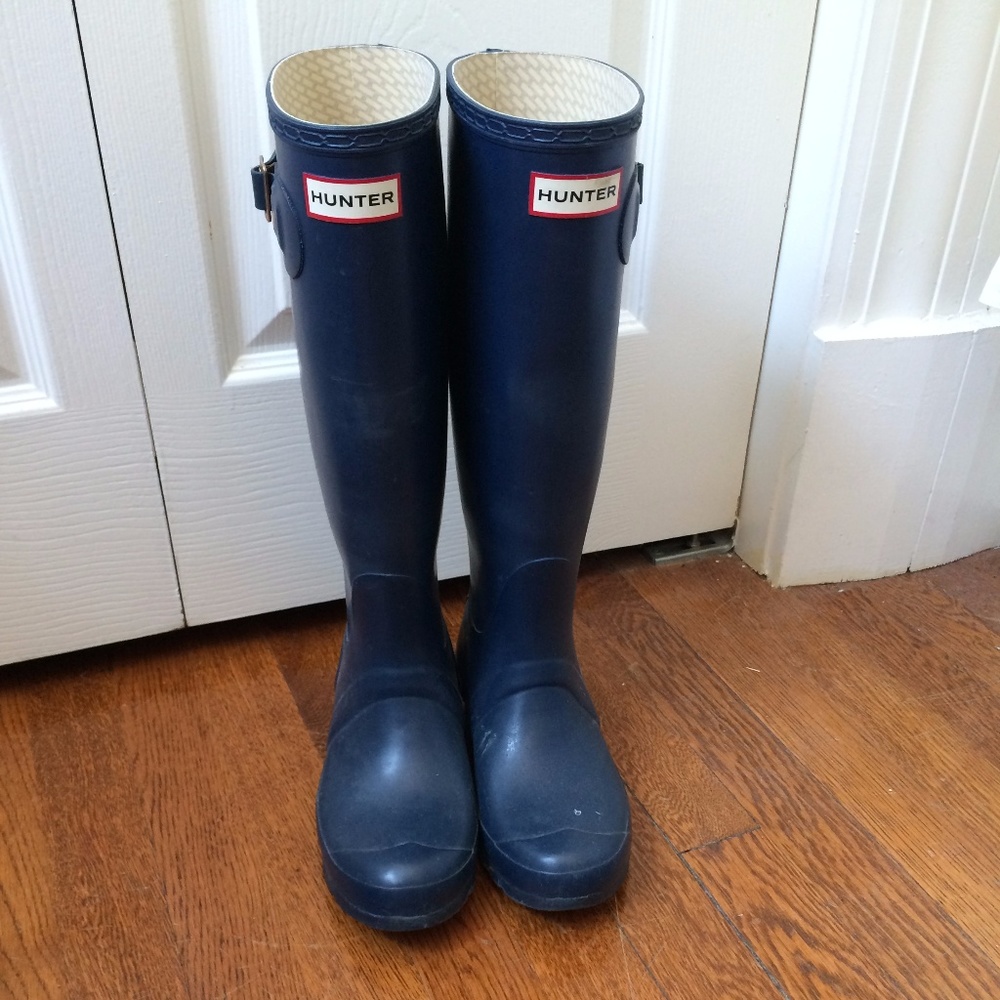 Hunter rainboots in navy