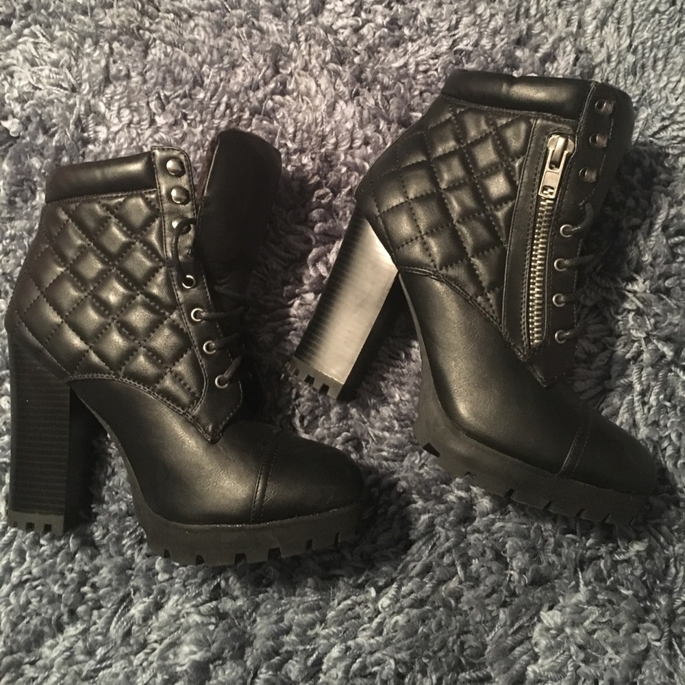 Trendy heeled boots