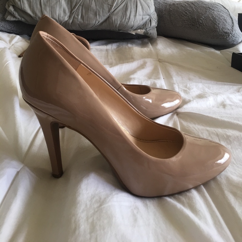 Jessica Simpson nude heels