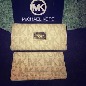 Michael Kors Vanilla Fulll Size Authentic Wallet