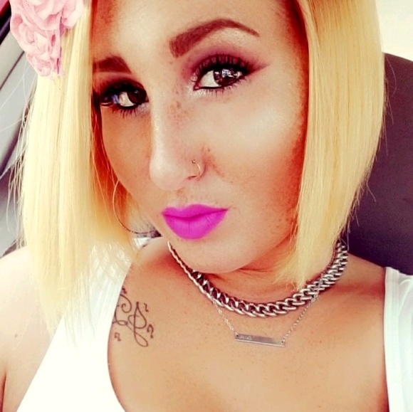 Meet your Posher, Lindsay - Picture 2 of 4