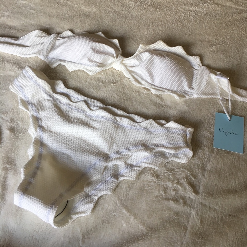 Cupshe Wafer Scallop White Cream Bikini
