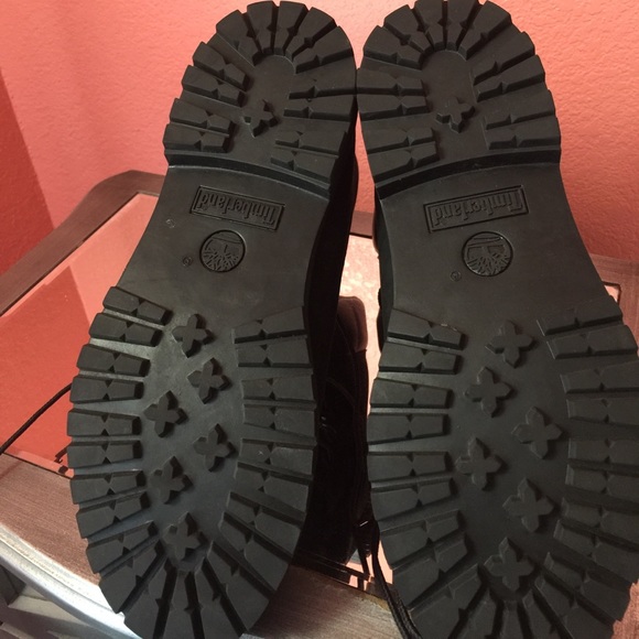 Authentic Women's Timberlands - Picture 2 of 3