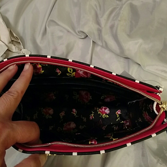 Betsey Johnson cosmetic bag NWT BLACK - Picture 4 of 5