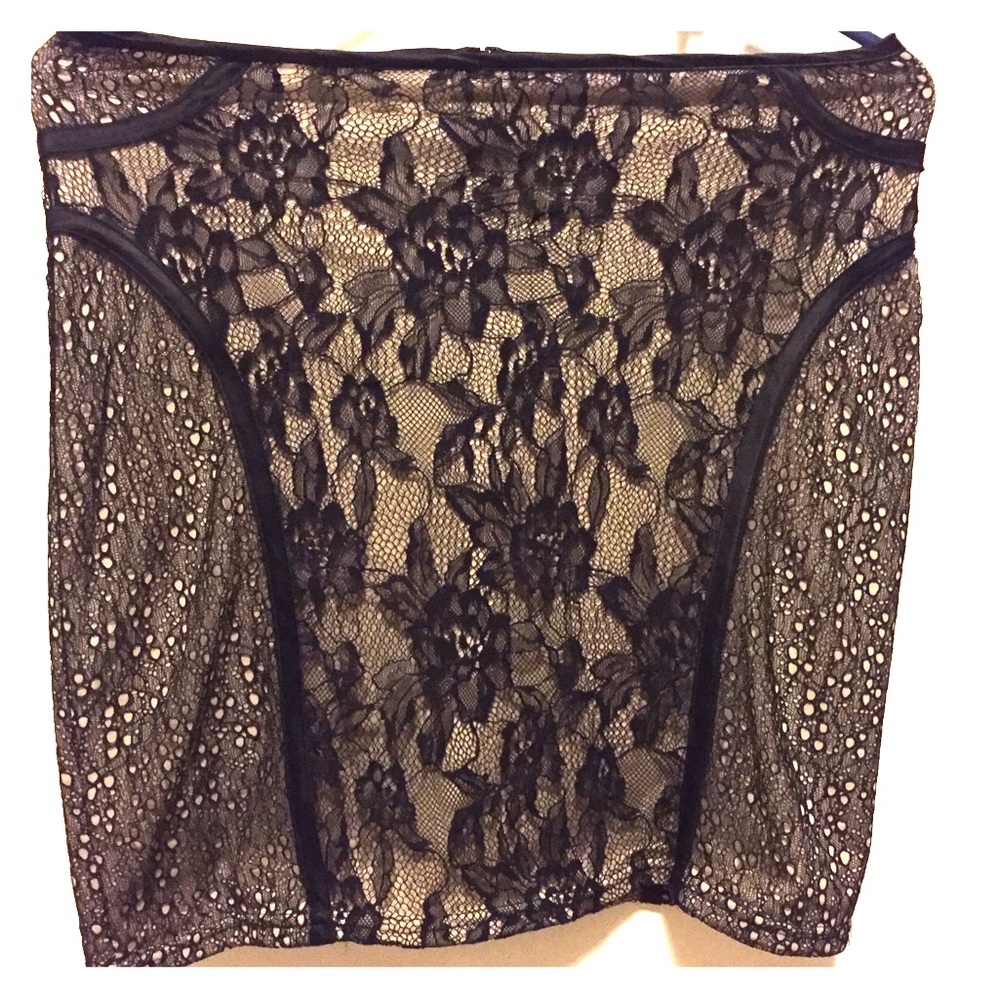 Lace Mid-Thigh Length Skirt