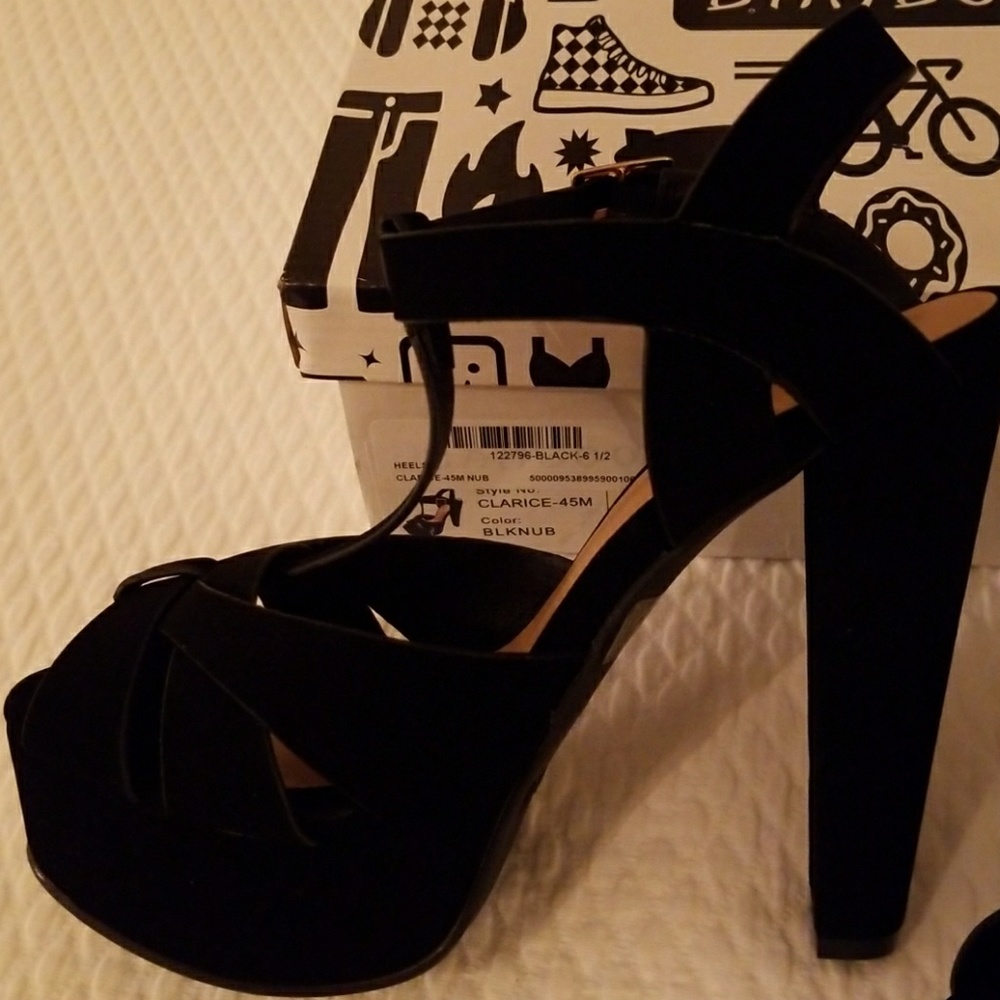 HEELS/SHOES - Picture 7 of 7