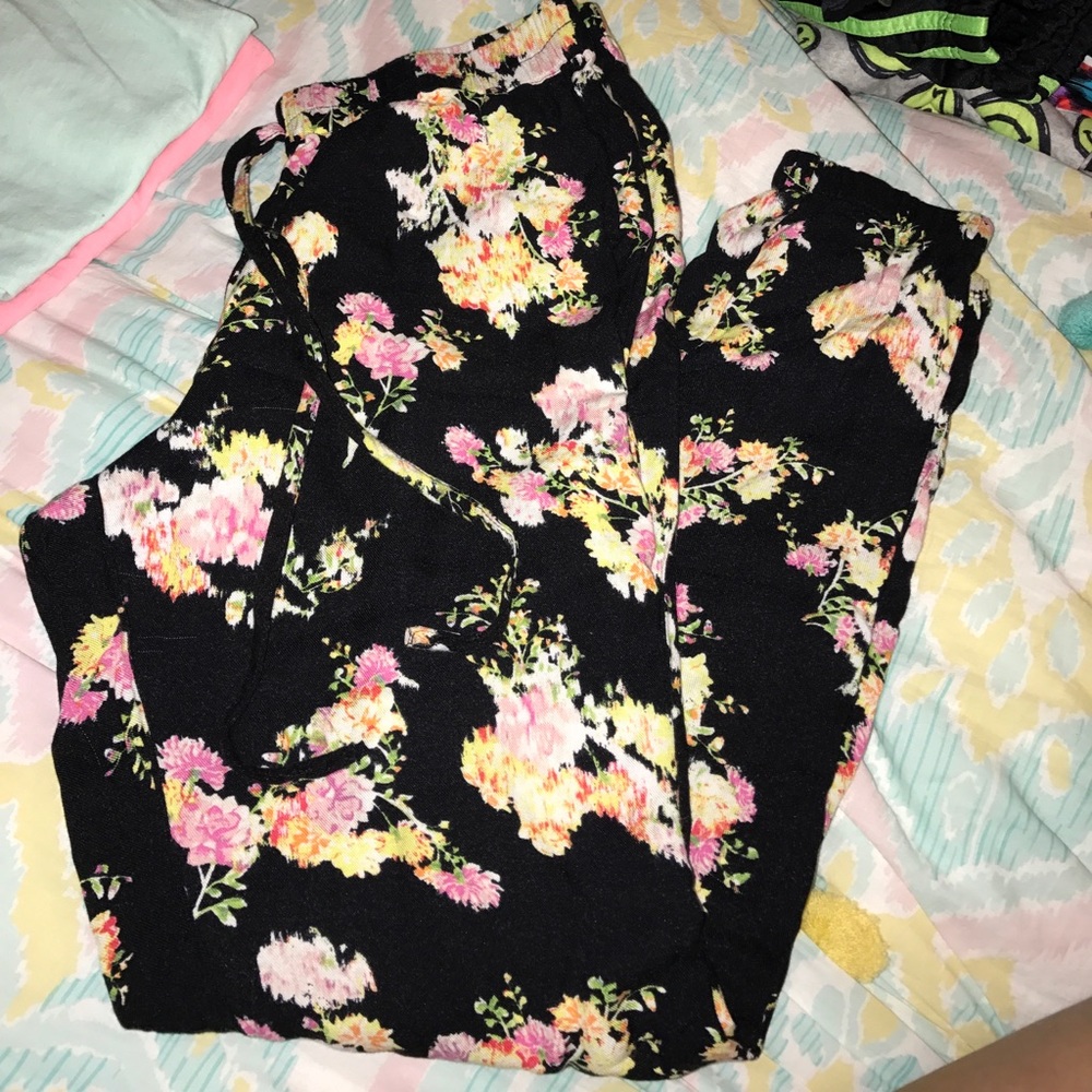 Candie's floral design jogger