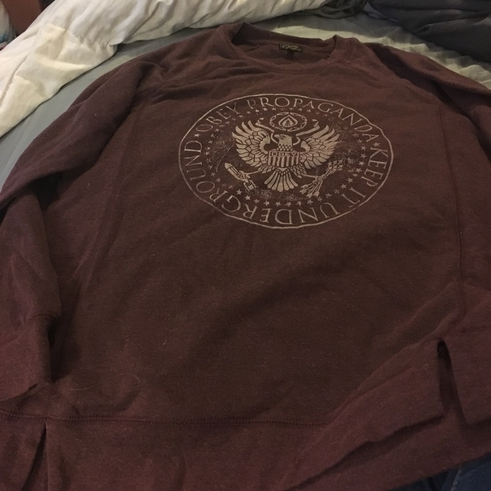 Obey pullover