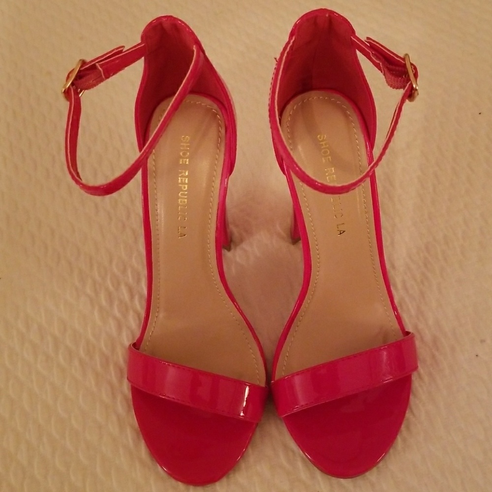 HEELS/SHOES - Picture 3 of 6