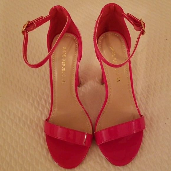 HEELS/SHOES - Picture 3 of 6