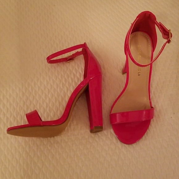 HEELS/SHOES - Picture 4 of 6