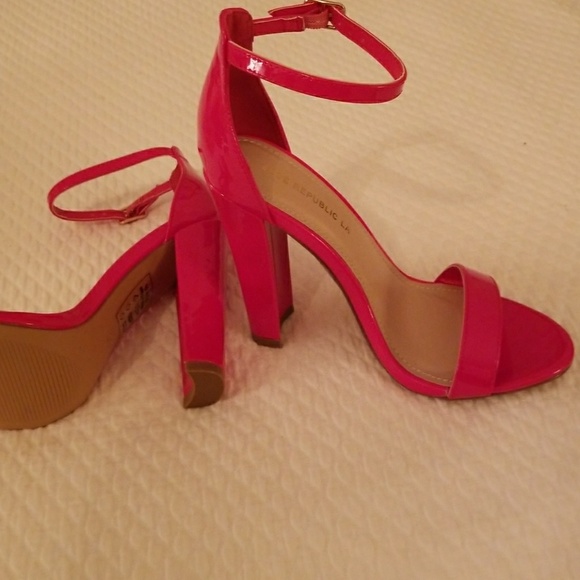 HEELS/SHOES - Picture 6 of 6