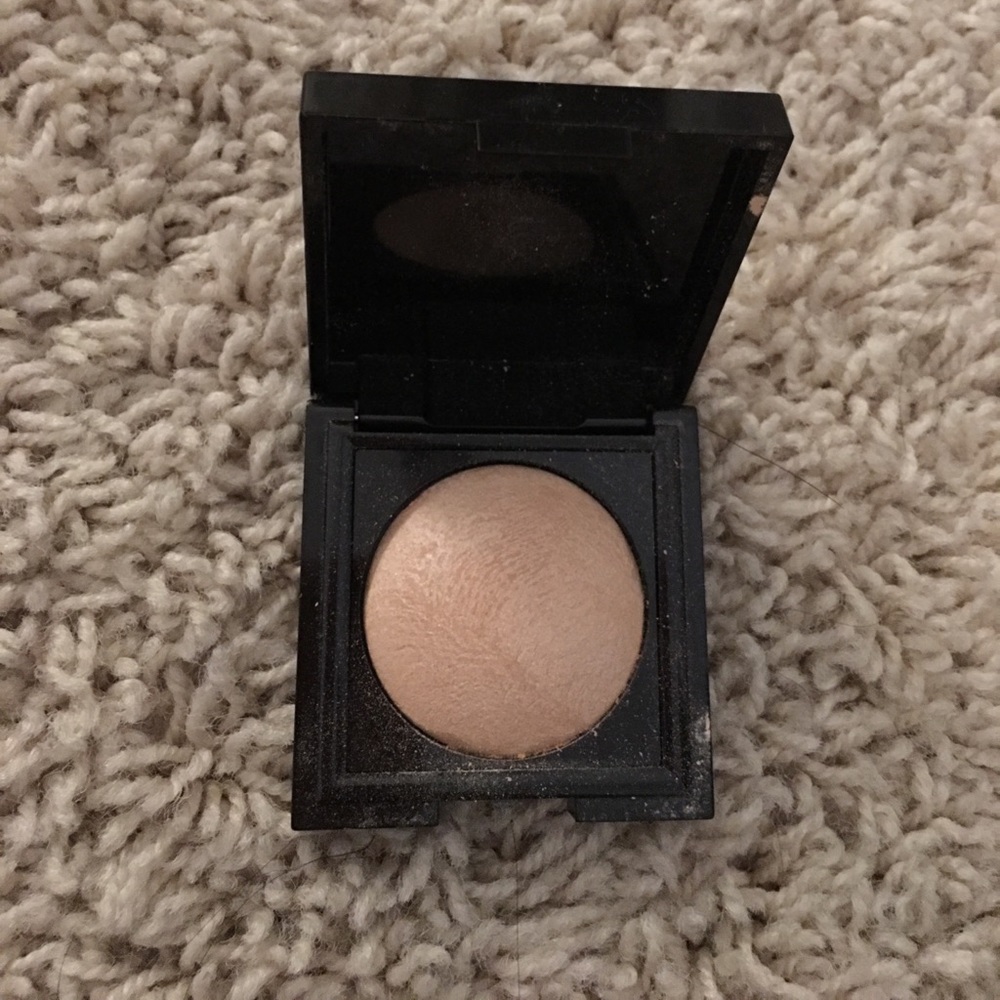 laura mercier highlight 01 matte radiance power