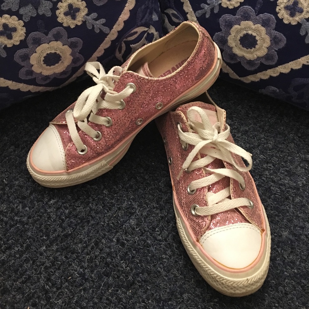 Size 6 Pink sparkly converse 💫