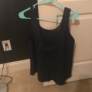 Cute bow back everly top!