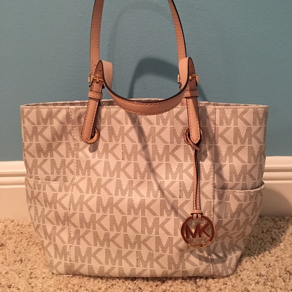 Michael Kors Handbags - Michael Kors Jet Set Travel Small Logo Tote