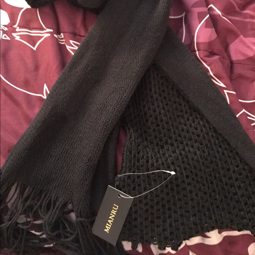 Two way tassel scarf