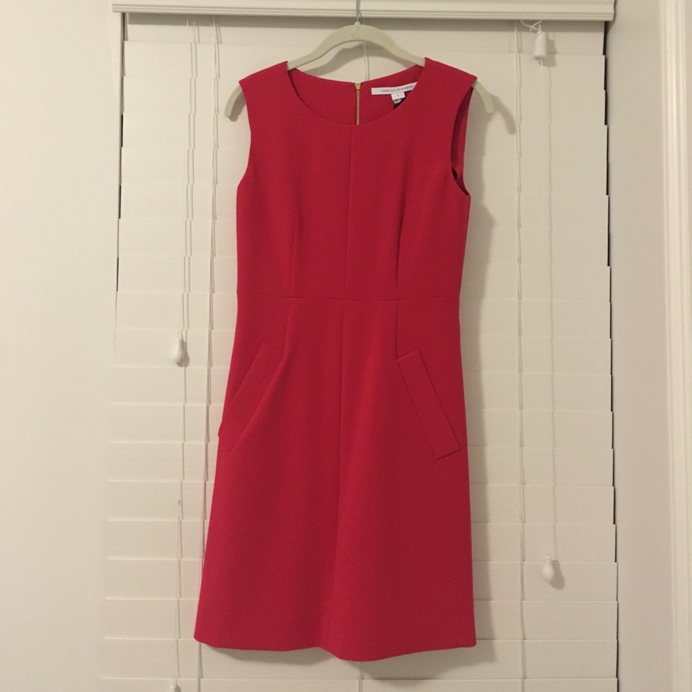 Diane von Furstenberg fiery red sleeveless dress!