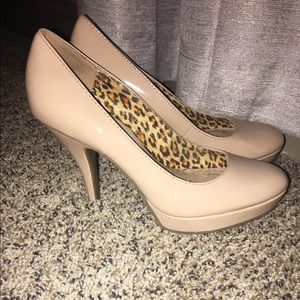 Nude pumps! Warn once!