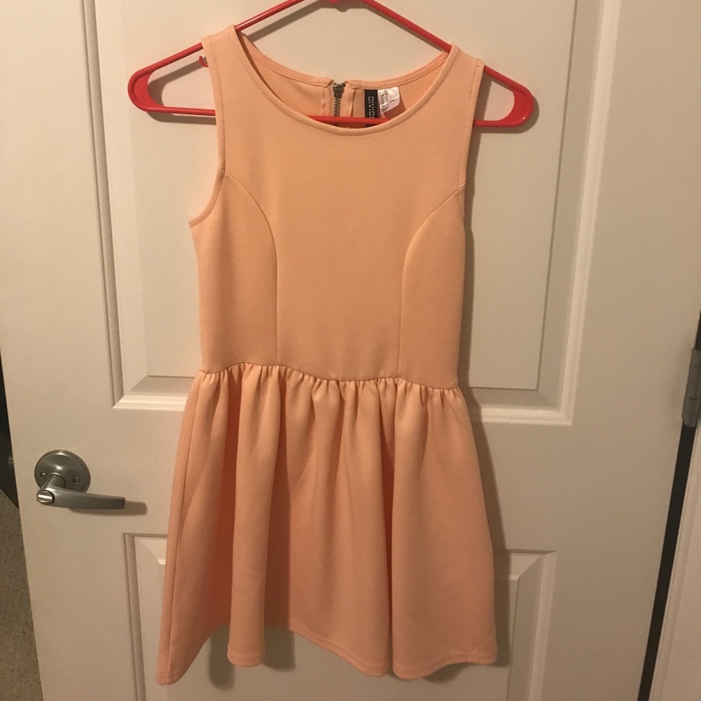 Super cute pale pink dress from H&M