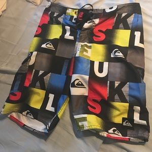 QUICKSILVER SWIM TRUNKS