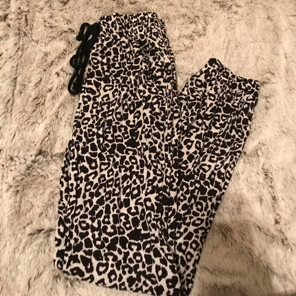 Loose black and white print pants