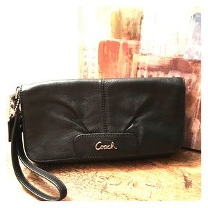 Large black wrist let