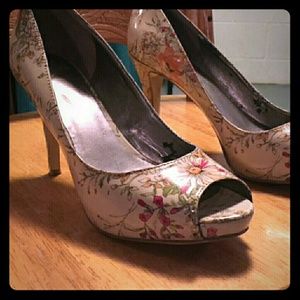 Floral print heels
