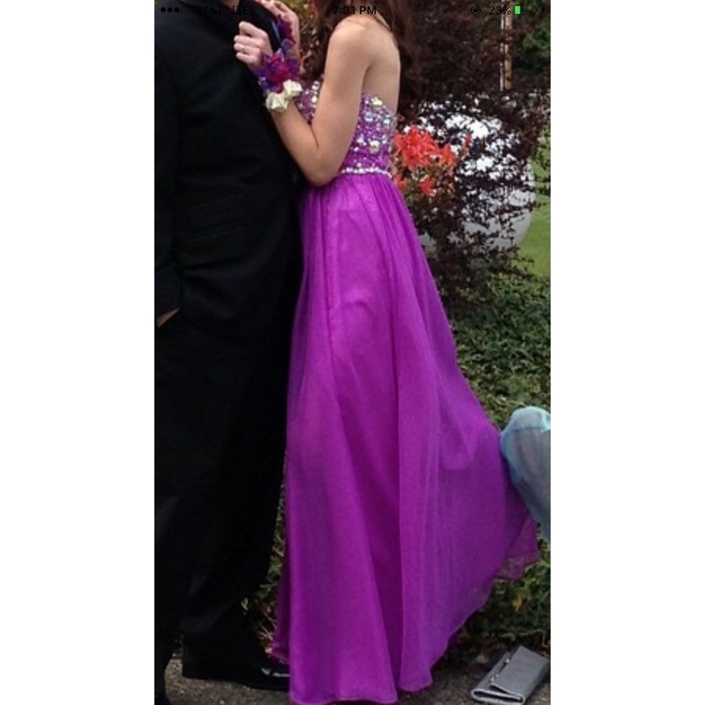 Beautiful strapless prom dress! Worn only once.