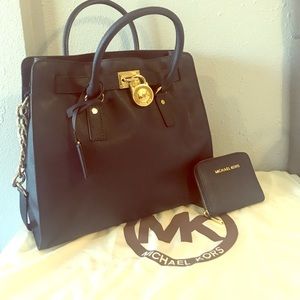 Michael Kors Large tote bag small matching wallet