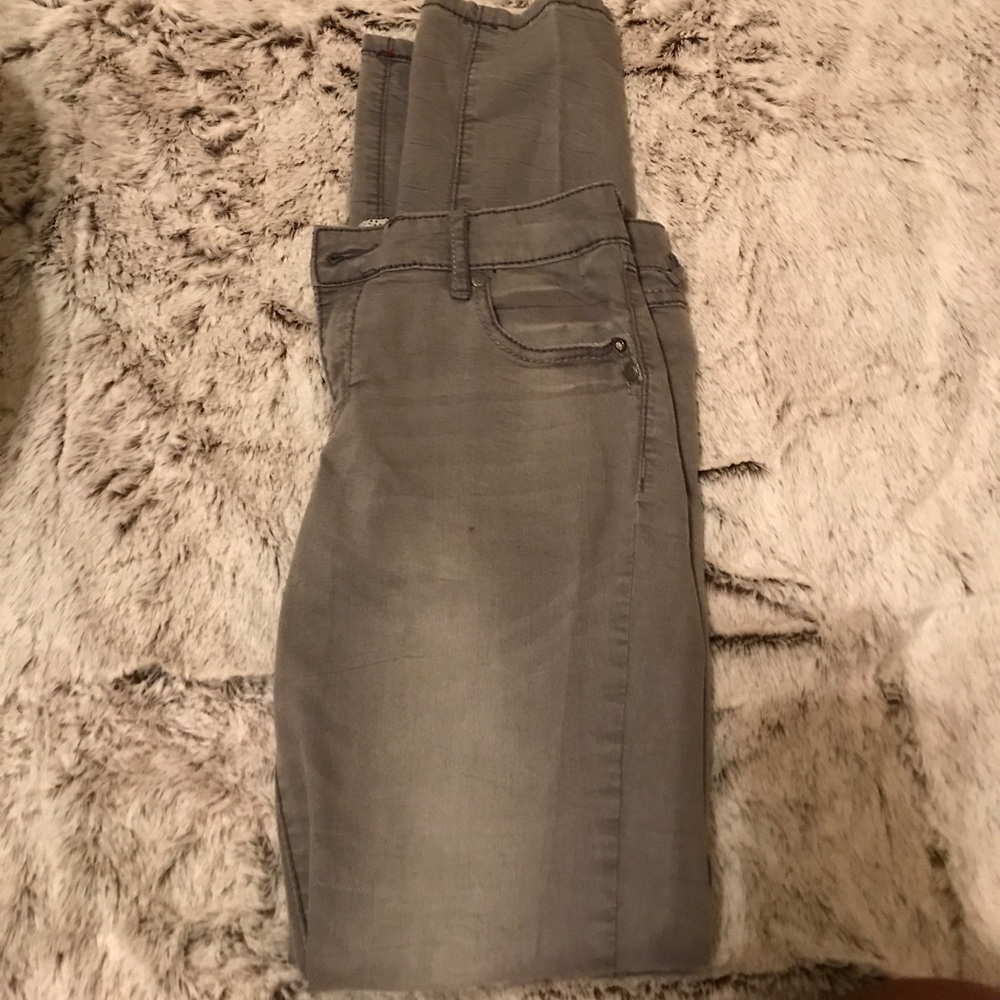 Gray skinny jeans