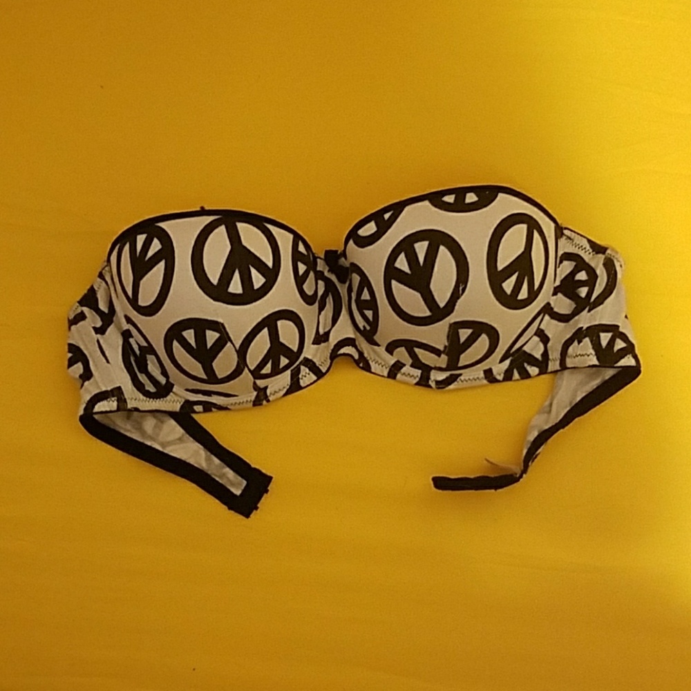 Convertible peace sign bra