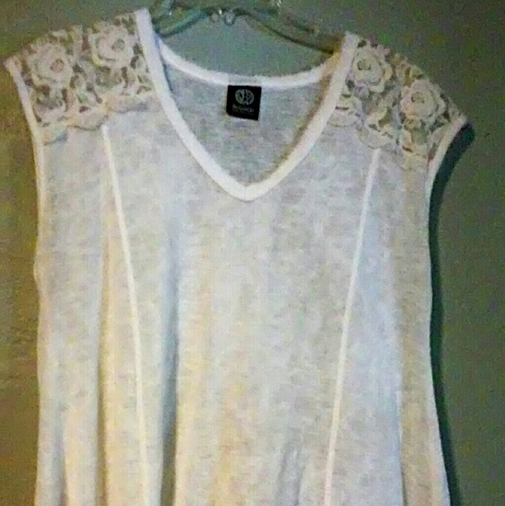 Bobeau Gauzy Summer Blouse w/lace detail