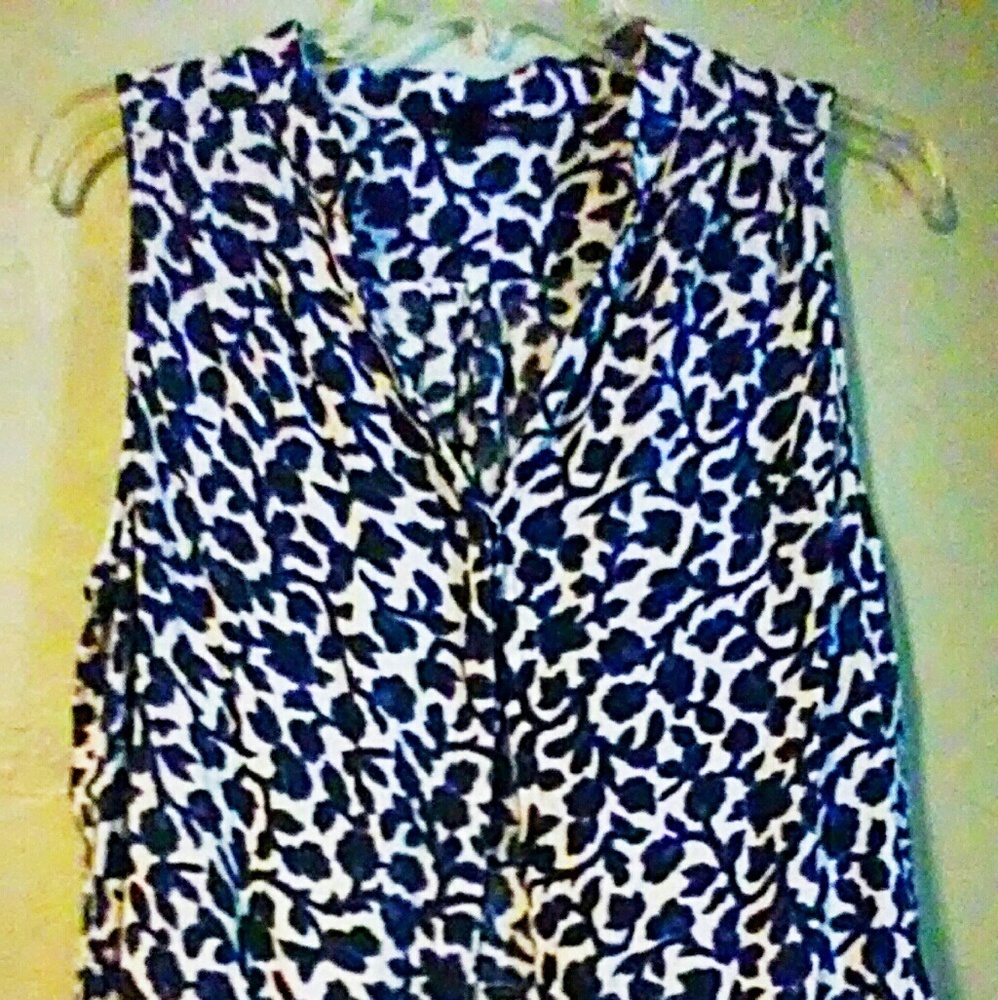 Swingy Sleeveless Madarin Collar Blouse