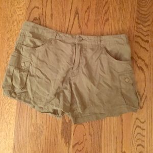 Cute green cargo shorts