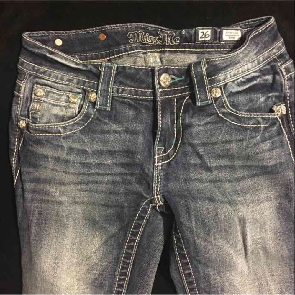 Size 26 boot cut Miss Me jeans!