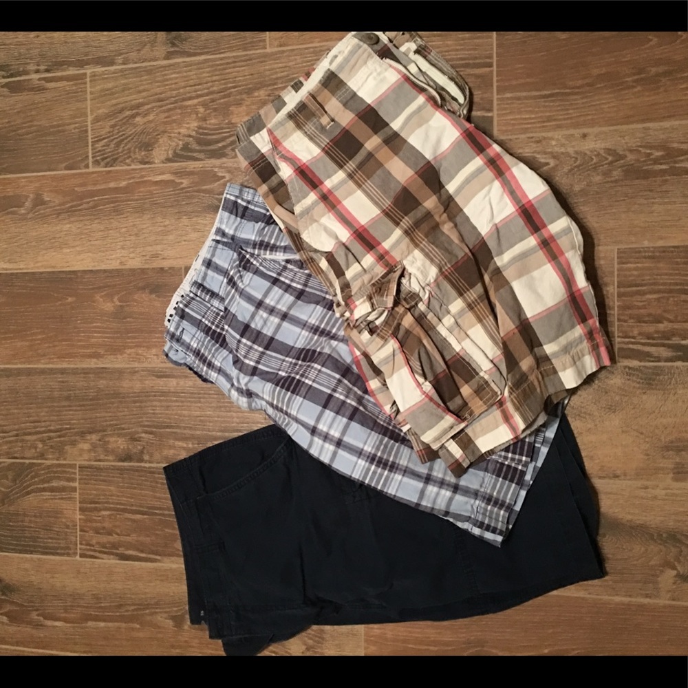 Bundle of 3 pairs of men's shorts