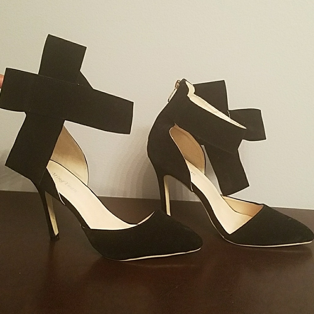 BLACK RIBBON HEELS