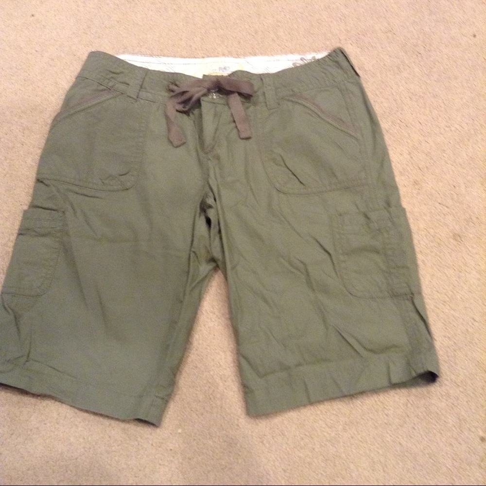 Bermuda shorts ~ Like new ~ Only worn once