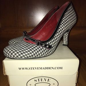 Steve Madden Size 8.5 black and white heels