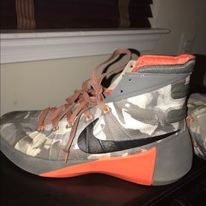 Nike Hyperdunk Camo & Orange Men's Size 9